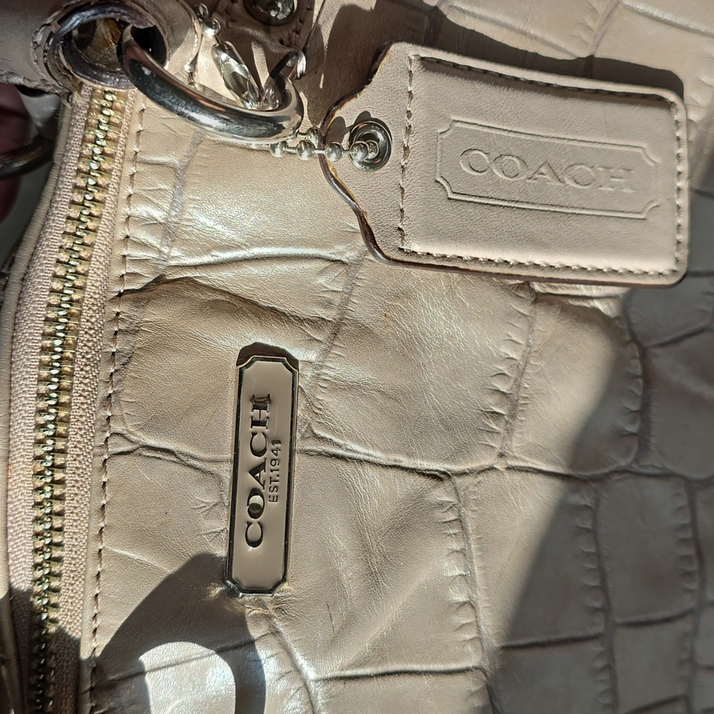COACH Madison LINDSEY Croc Embossed Large Purse - Picture 6 of 16